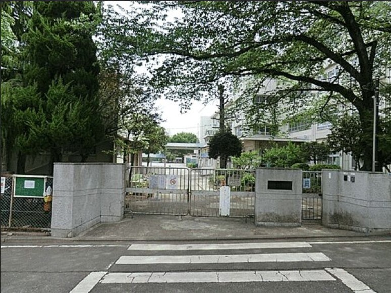 三田小学校まで徒歩約5分