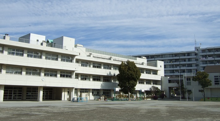 横浜市立倉田小学校まで徒歩約10分