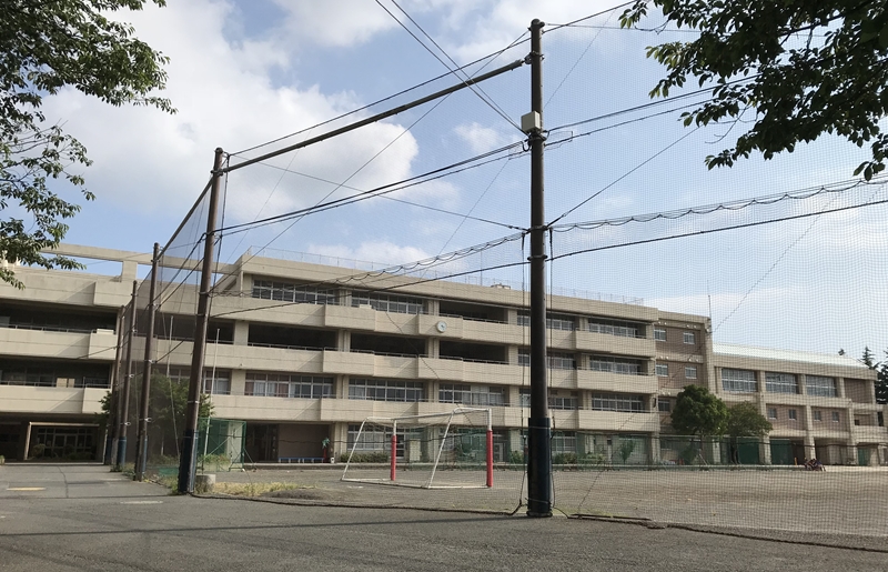 横浜市立仲尾台中学校まで徒歩約13分